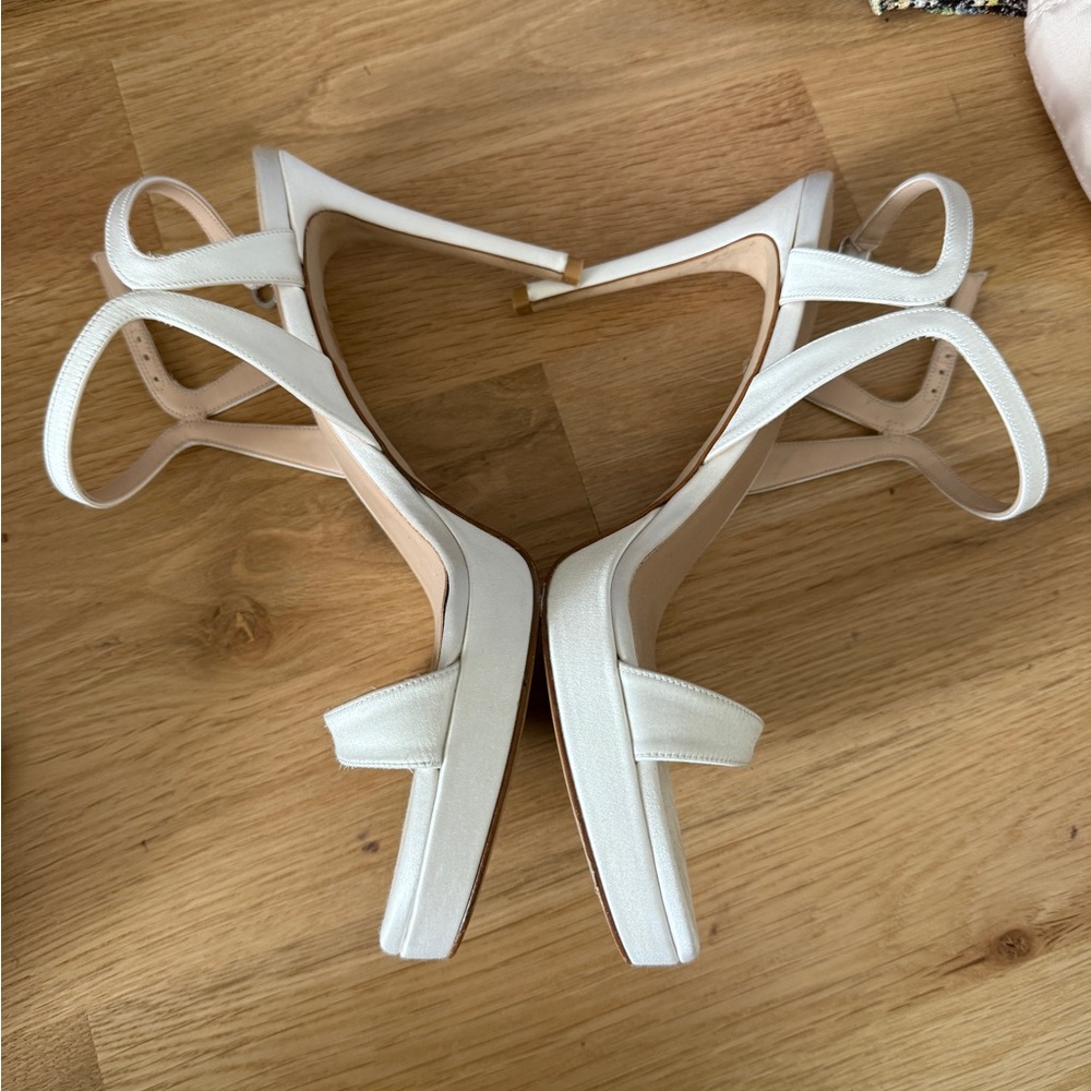 Stuart weitzman satin white heels 40.5 10.5
Worn 1